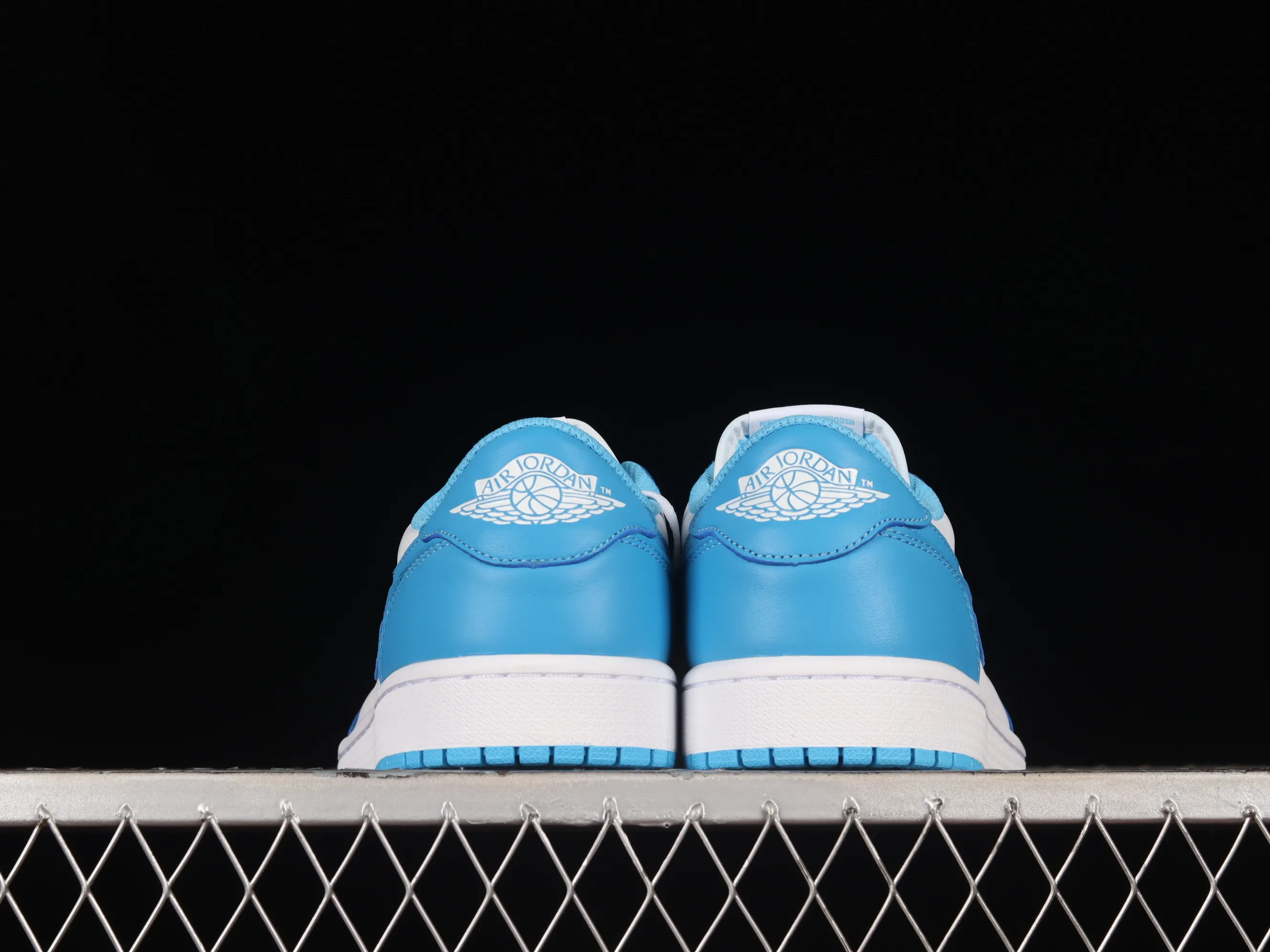 All categories Air Jordan Jordan series basketball shoes Air Jordan 1 Low pure original version Nk SB x Air Jordan 1 Low AJ1 Joe 1 joint North Carolina blue full head layer low-top basketball shoes CJ7891-401